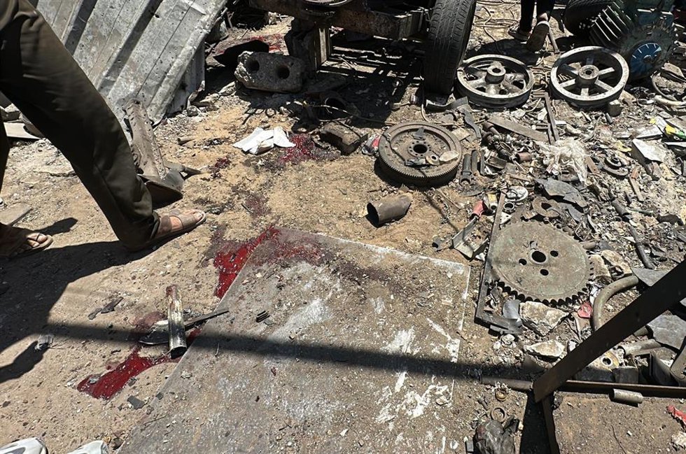 Ataque israelí contra un taller metalúrgico en Gaza, a 12 de julio de 2026