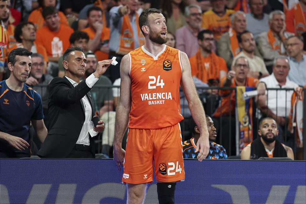 Archivo - El ala-pívot Matthew Costello, en el Valencia Basket ante el Panathinaikos en la Euroliga 2025-26.