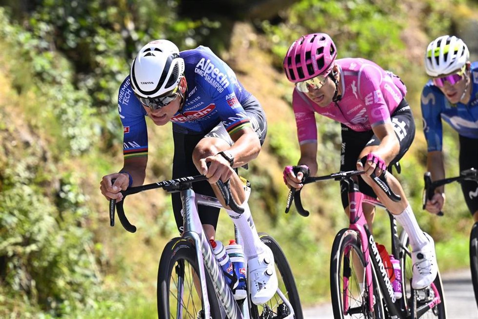 El ciclista neerlandés Mathieu Van Der Poel Mathieu (Alpecin - Premier Tech), por delante en la novena etapa del Tour de Francia 2026.