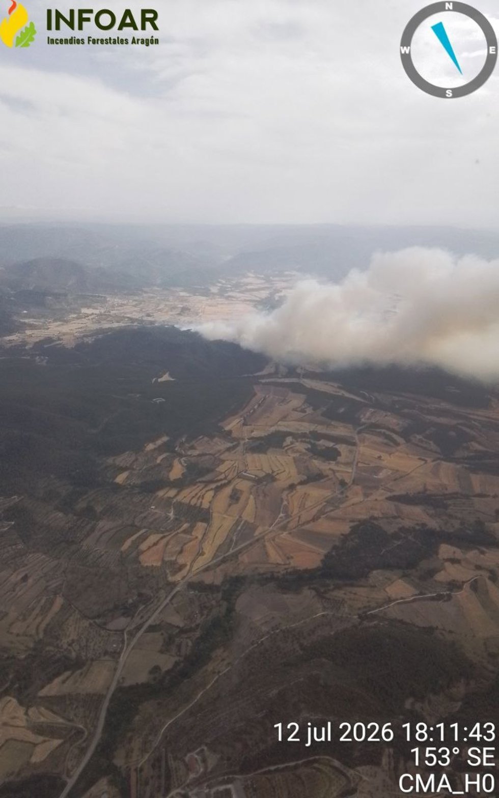 Imagen aérea del incendio forestal de Peñarroya de Tastavins captada por un helicóptero de INFOAR.