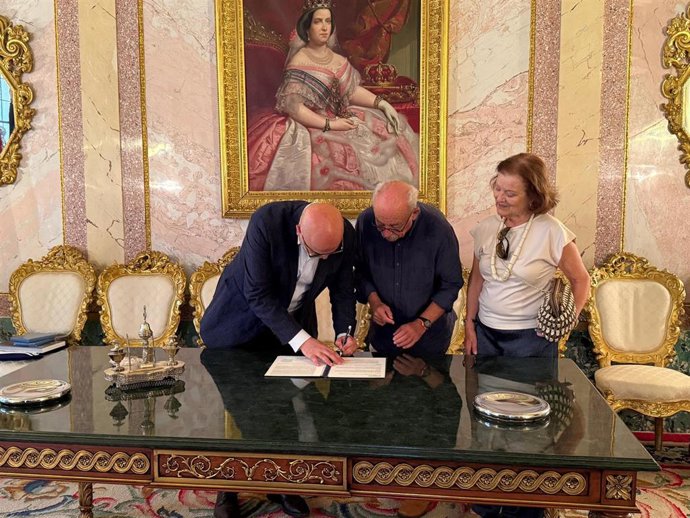El Ayuntamiento de Segovia incorpora a su fondo documental un retrato fotográfico de la infanta Isabel de Borbón