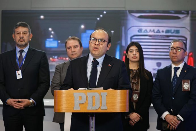 Santiago, 12 de julio de 2026.  El subsecretario del Interior, Maximo Pavez junto al director nacional de Migraciones, Frank Sauerbaum; y el jefe nacional de Migraciones y Extranjeria de la PDI, Adolfo Millan, actualizan cifras del Plan de Control