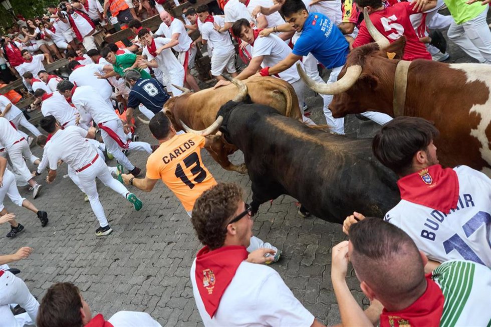 el sexto encierro de los Sanfermines de 2026, a 12 de julio de 2026, en Pamplona, Navarra (España). Este año, los toros de la ganadería de La Palmosilla protagonizan el sexto encierro de las fiestas de San Fermín.