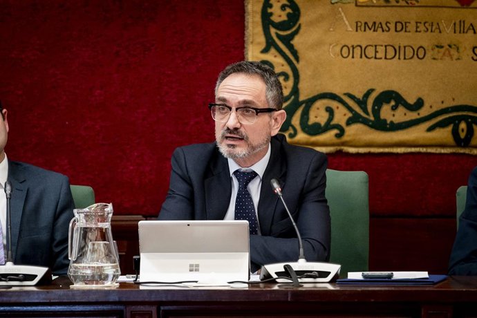 Archivo - Arquivo - O prefeito de Móstoles, Manuel Bautista, durante uma sessão extraordinária da Câmara Municipal de Móstoles, em 24 de fevereiro de 2026, em Móstoles, Madri (Espanha). A Câmara Municipal de Móstoles realiza uma sessão extraordinária conv