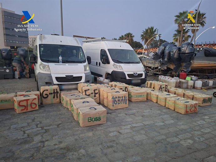 Intervenidos 1.600 kilos de hachís en una embarcación en la ría de Huelva.