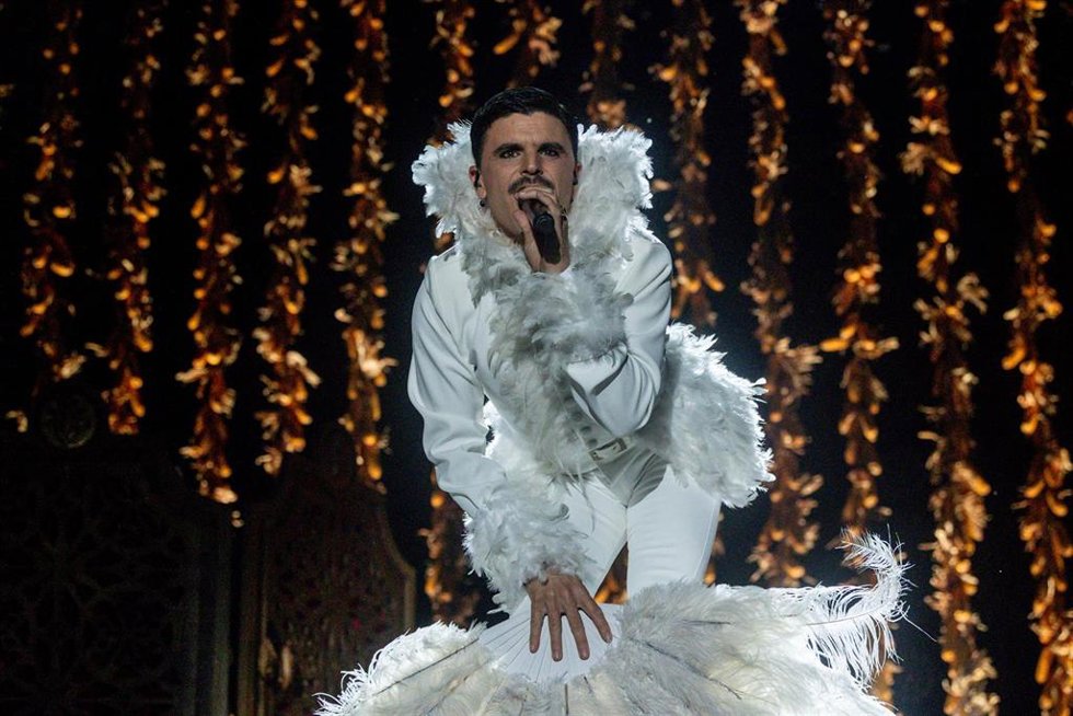 El cantante y compositor Rodrigo Cuevas durante un concierto en el parque Enrique Tierno Galván, a 24 de junio de 2026, en Madrid (España). 