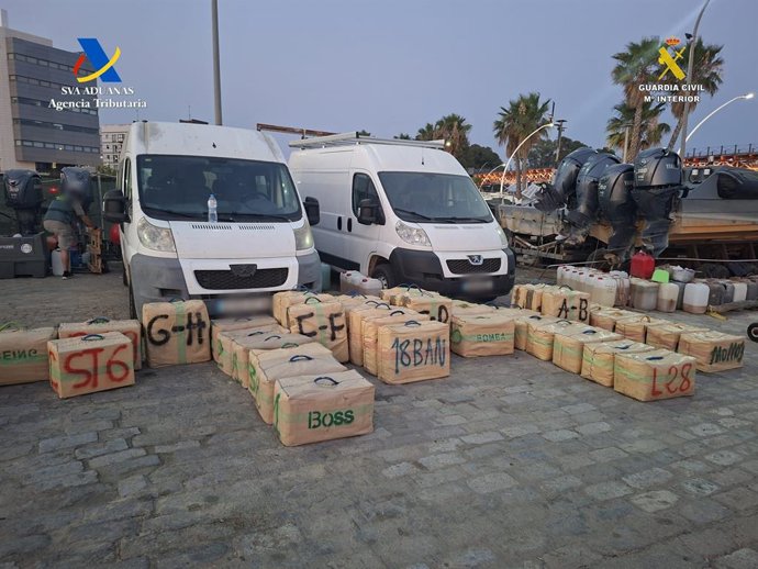 Foram apreendidos 1.600 quilos de haxixe em uma embarcação na enseada de Huelva.
