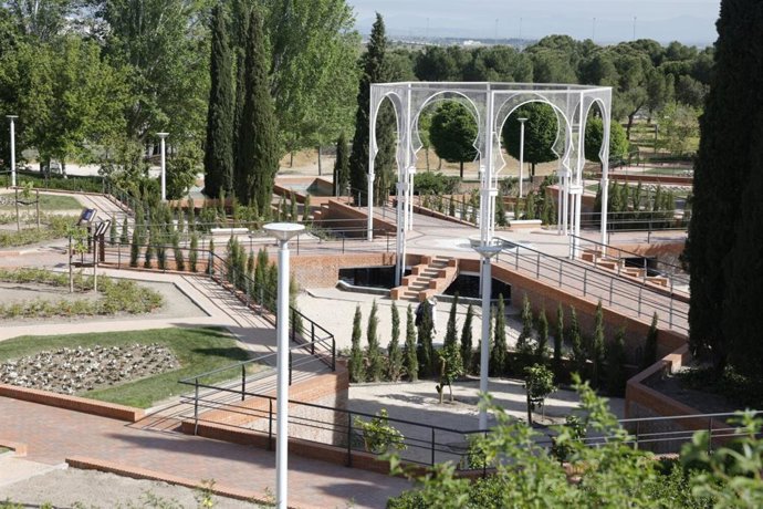 Vista del jardín árabe del parque Juan Carlos I.