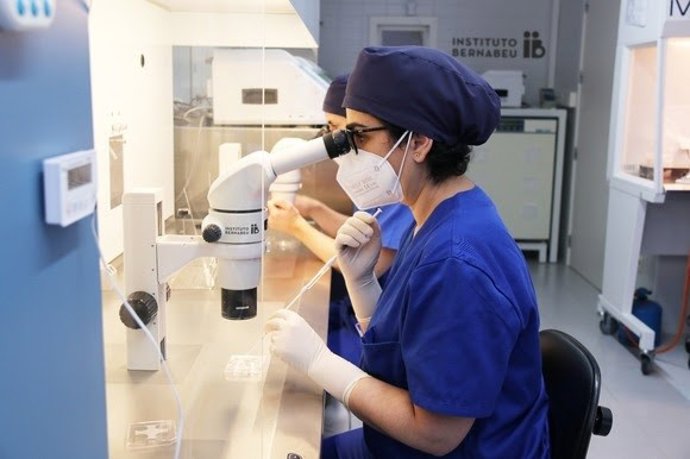 Los pacientes de clínicas de fertilidad se incrementan en más de un 40% en cinco años, según experta