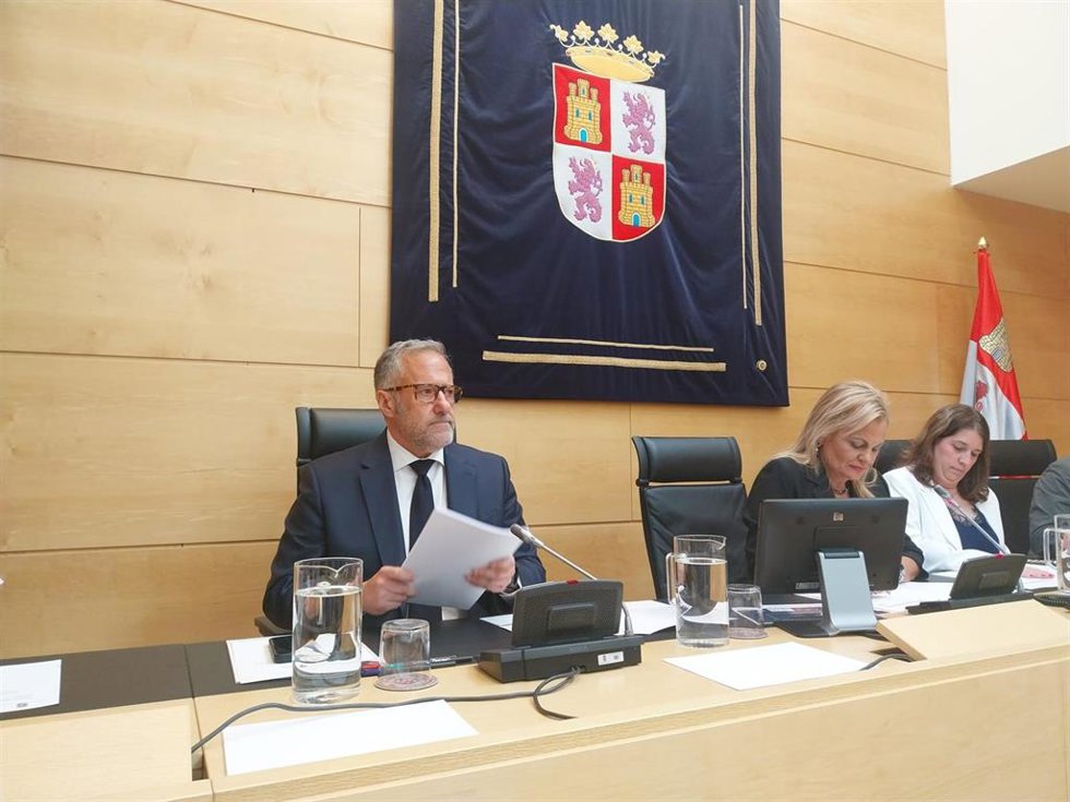 Carlos Pollán expone en las Cortes los objetivos de su Consejería para la legislatura