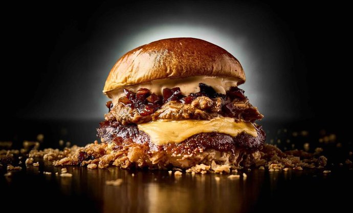 Mestalla apuesta por la hamburguesa Dalú Burger en su carrera hacia la "Mejor smash burger de España"