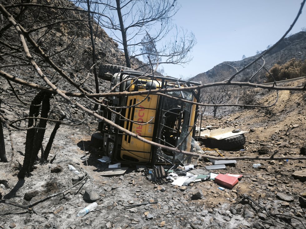 Camión del Infoca volcado en Bédar (Almería) tras sufrir un accidente