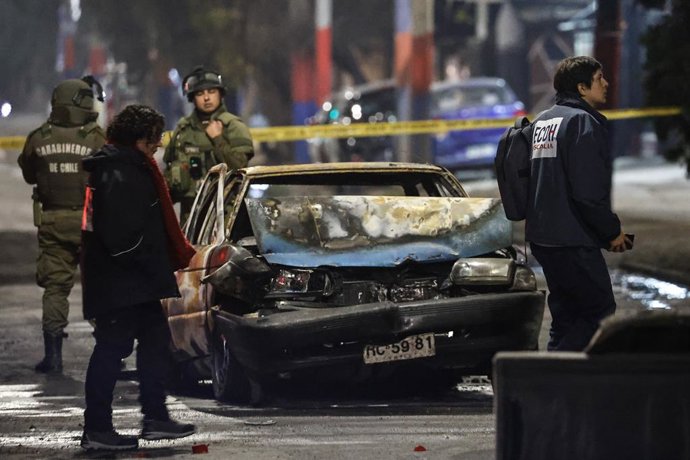 Santiago, 12 de julio de 2026.  Balacera con resultado de doble homicidio y auto quemado en calle Lo Blanco en San Bernardo, cercano a hospital El Pino  Diego Martin/Aton Chile