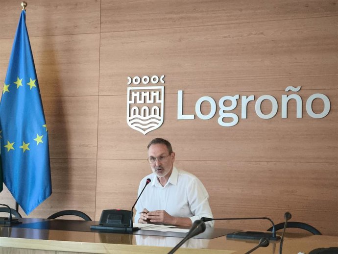 El portavoz del PR+, Rubén Antoñanzas, en comparecencia de prensa