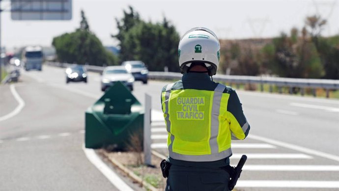 Archivo - Imagen de archivo de un control de la Guardia Civil