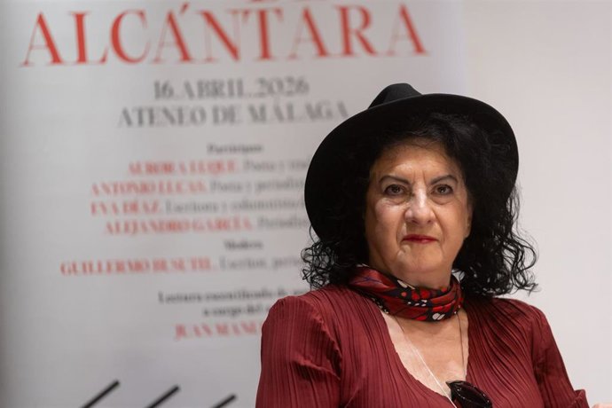 Archivo - Aurora Luque, Premio Antorcha de Honor de Rincón de la Victoria y Fundación Manuel Alcántara por su trayectoria poética.