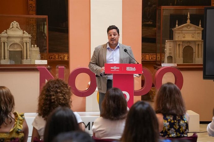 El concejal José Luis García detalla la nueva Guía de Servicios de Derechos Sociales