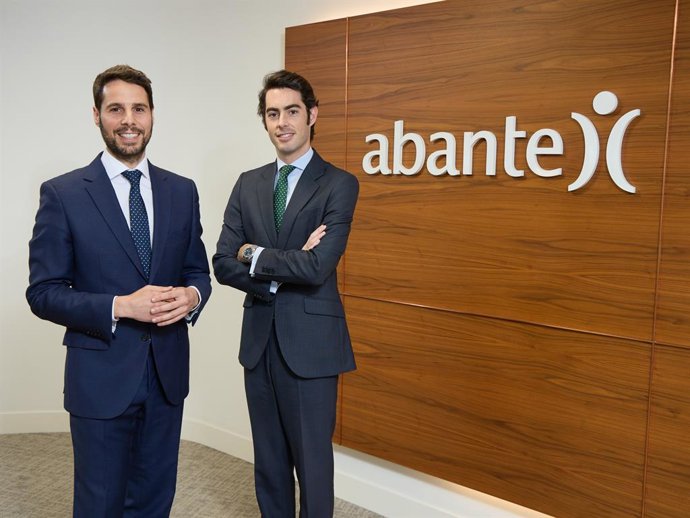Archivo - De izquierda a derecha: Javier García Moral, socio y director financiero de Abante, y Ramón Arístegui von Heeren, socio del equipo de Asesoramiento corporativo de Abante.