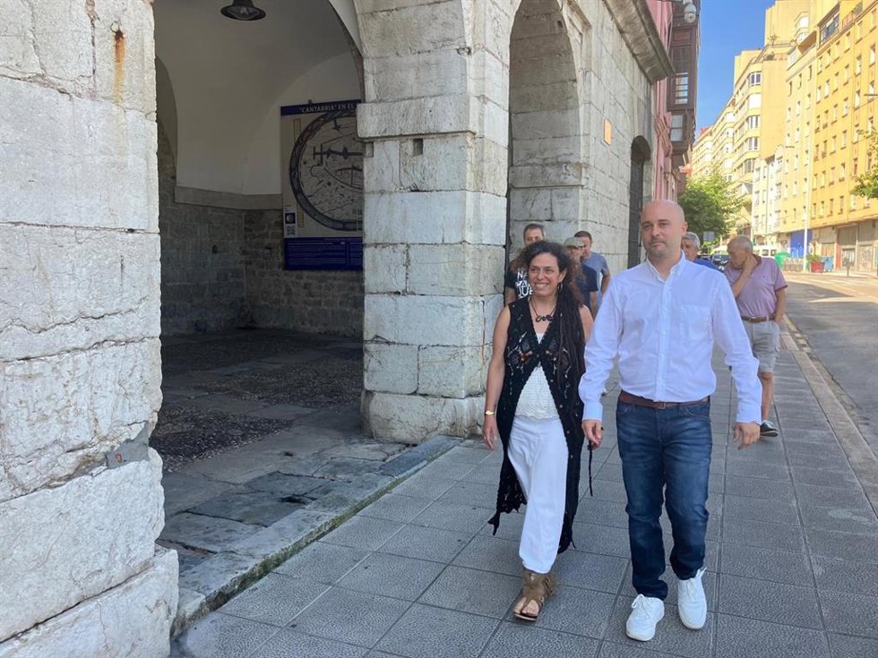 Mónica Rodero e Israel Ruiz Salmón, este lunes en el Parlamento de Cantabria