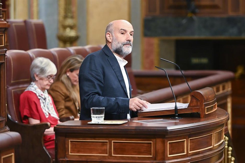 El diputado de BNG Néstor Rego interviene durante una sesión plenaria en el Congreso de los Diputados, a 24 de junio de 2026, en Madrid (España). 