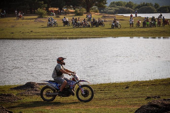 Celebración del Motorbeach junto al embalse de la Cuerda del Pozo en Vinuesa, Soria.