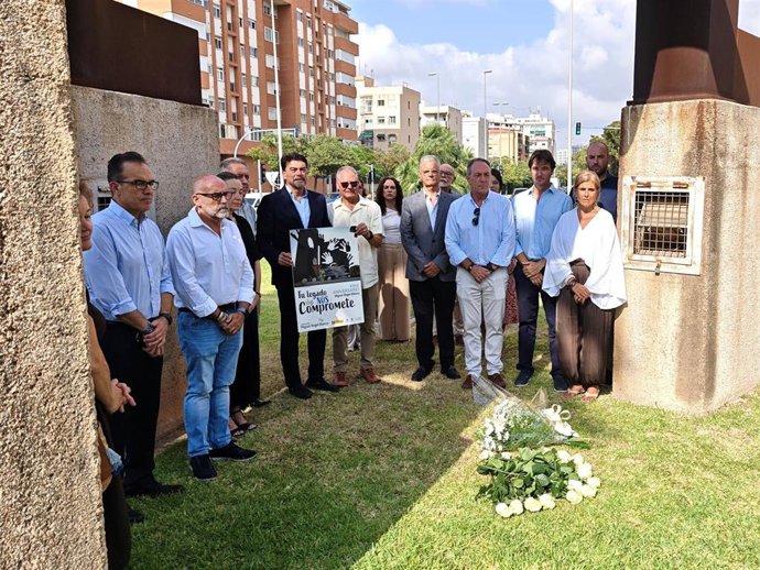 Acto de homenaje a Miguel Ángel Blanco en el Monumento a la Paz de la Gran Vía, en Alicante