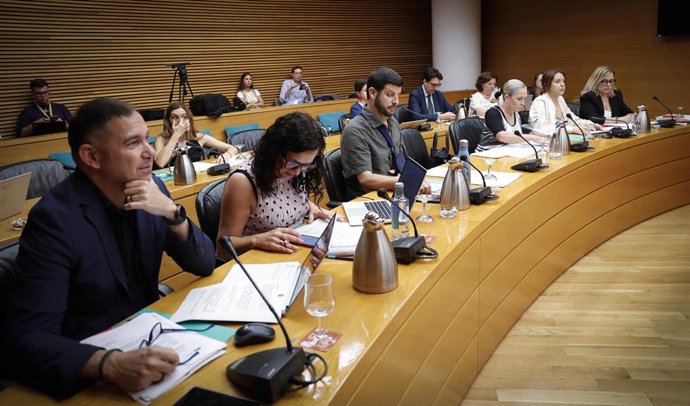 Primeras votaciones de las enmiendas parciales al proyecto de ley de presupuestos de la Generalitat para 2026 este lunes en la comisión de Economía, Presupuestos y Hacienda de Les Corts