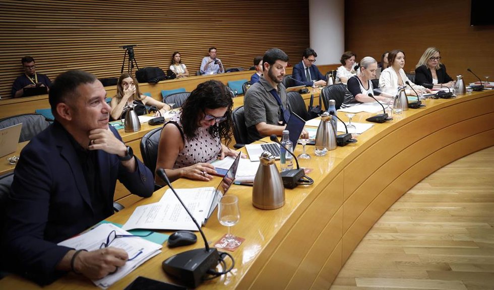 Primeras votaciones de las enmiendas parciales al proyecto de ley de presupuestos de la Generalitat para 2026 este lunes en la comisión de Economía, Presupuestos y Hacienda de Les Corts