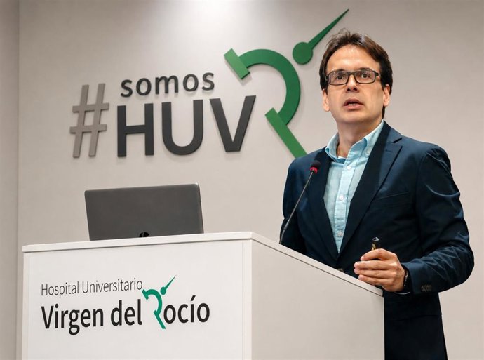 El jefe de Electromedicina del Hospital Virgen del Rocío y presidente de la Sociedad Española de Electromedicina e Ingeniería Clínica (SEEIC), José Domingo Sanmartín