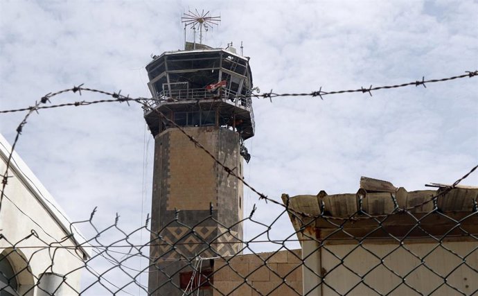 Archivo - Daños en el aeropuerto de la capital de Yemen, Saná, tras un bombardeo de Israel contra las instalaciones en mayo de 2025 (archivo)