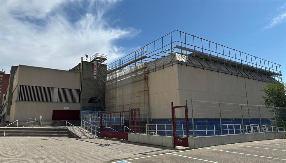 Obras en la cubierta del polideportivo Pisuerga de Valladolid.