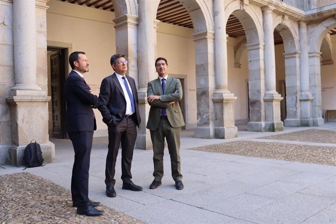 El vicepresidente segundo, José Manuel Caballero, ha mantenido una reunión con el rector de la Universidad de Alcalá, Carmelo García Pérez