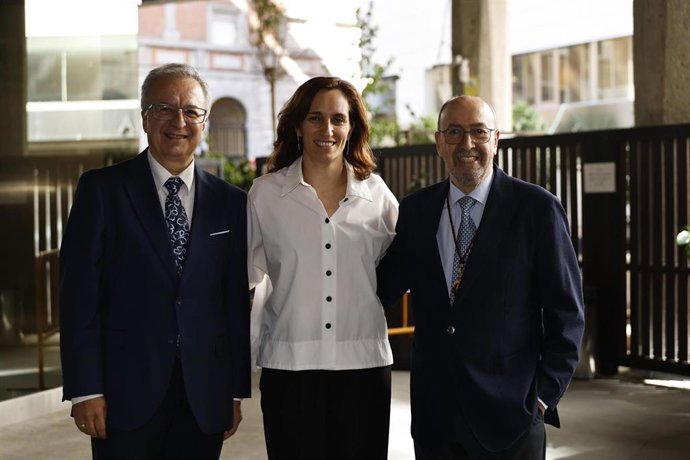 Andrés Gené toma posesión como presidente del CGCOO con el objetivo de reforzar el papel sanitario de la Optometría