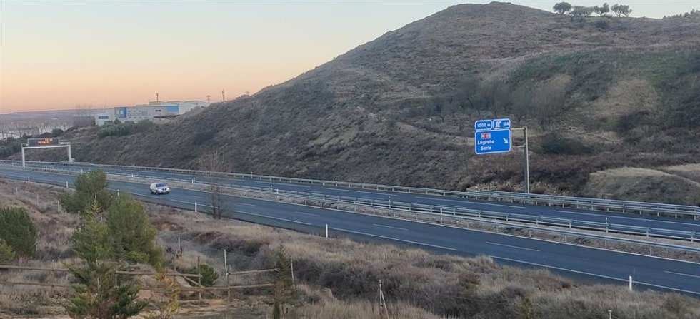 Archivo - La AP-68 a su paso por Logroño, tráfico