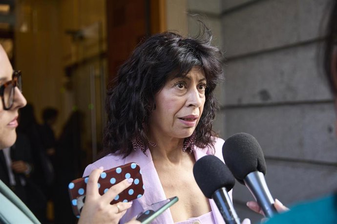 Archivo - La ministra de Igualdad, Ana Redondo, atiende a los medios de comunicación a su llegada al acto de conmemoración del Día de Europa en el Congreso de los Diputados, a 13 de mayo de 2026, en Madrid (España). 