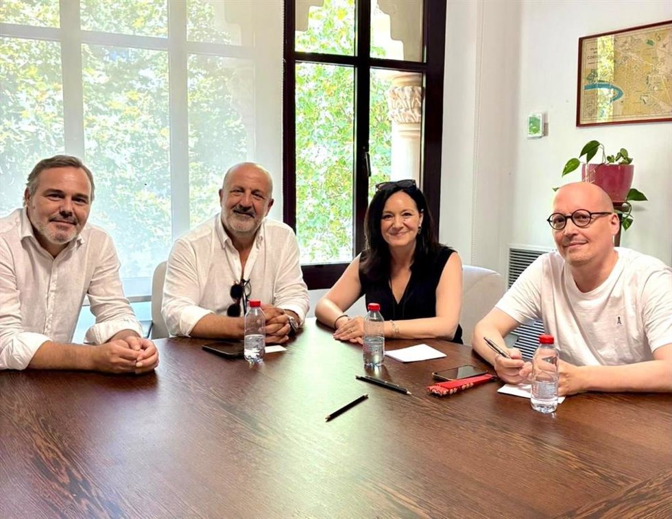 La secretaria general del PSOE de Córdoba, Rafi Crespín, ha mantenido un encuentro institucional con el Colegio Oficial de Arquitectos de Córdoba.