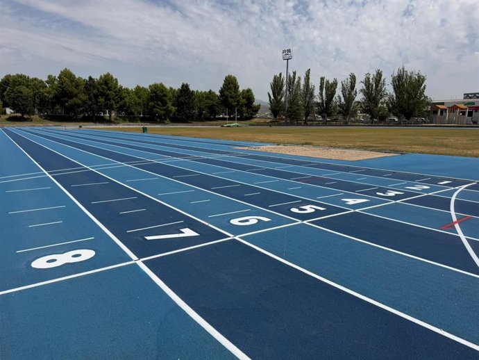 La actuación, con una inversión de 37.449,50 euros, mejora la seguridad y calidad de una de las principales infraestructuras deportivas de la ciudad