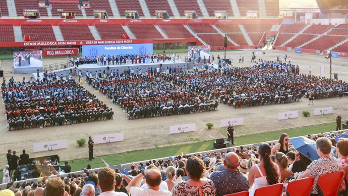 Acto de graduación de la UIB celebrado en Son Moix.