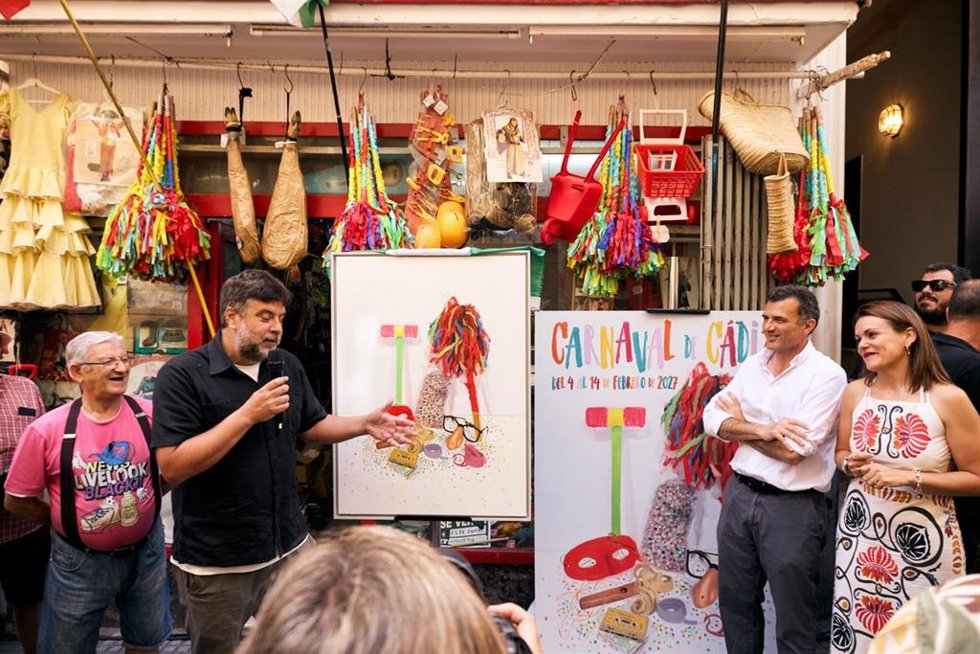 Bruno García, Pepe Baena y Beatriz Gandullo en la presentación del cartel del Carnaval de 2027.
