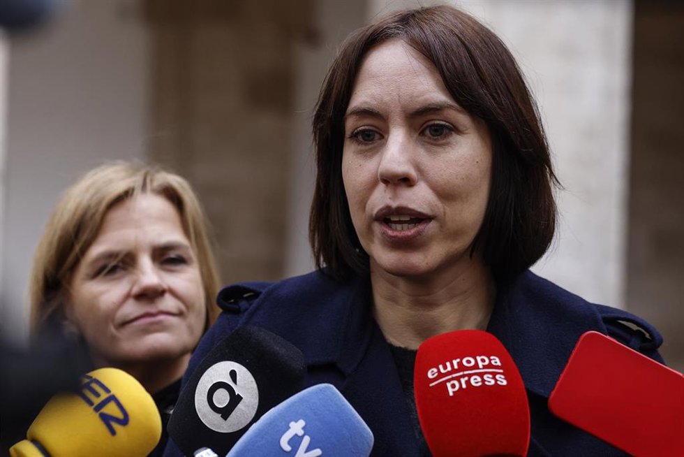 Archivo - La ministra de Ciencia, Innovación y Universidades, Diana Morant, junto con la delegada del Gobierno en la Comunitat Valenciana, Pilar Bernabé,  (imagen de archivo)