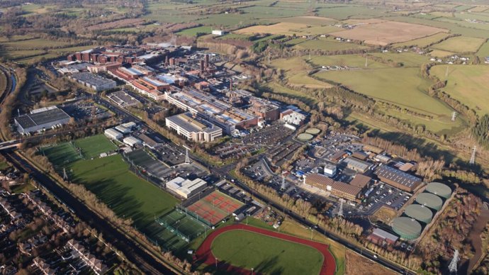 Archivo - Foto aérea del campus de Leixlip (Irlanda) de Intel.