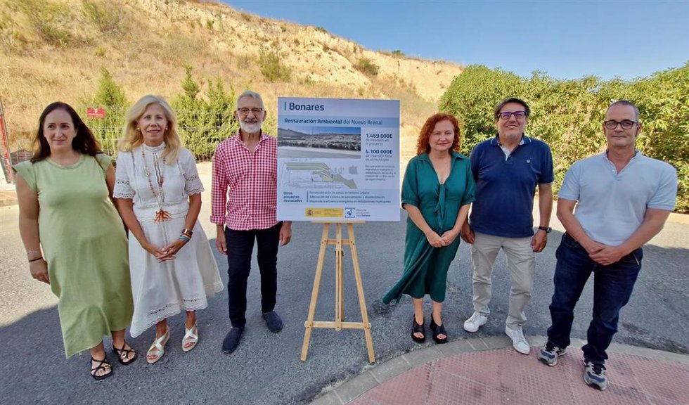 Visita de la comisionada del Ciclo del Agua y Restauración de Ecosistemas del Ministerio para la Transición Ecológica y el Reto Demográfico, Laura Martín Murillo, a Bonares (Huelva).