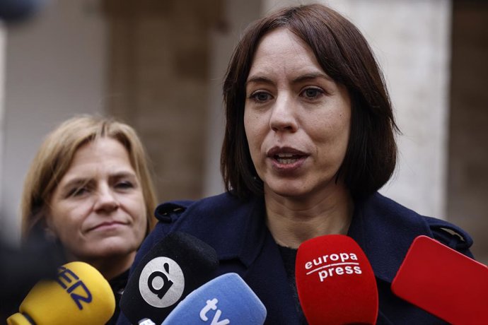 Archivo - Arxiu - La ministra de Ciència, Innovació i Universitats, Diana Morant, juntament amb la delegada del Govern a la Comunitat Valenciana, Pilar Bernabé,  (imatge d'arxiu)