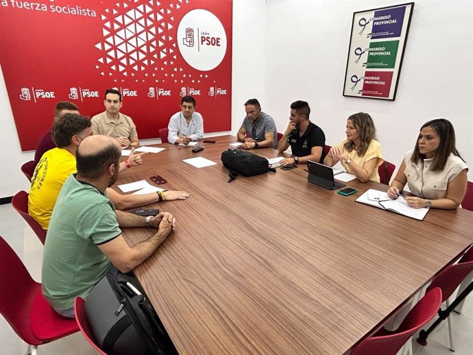 Reunión del PSOE con responsable sindicales del dispositivo del Infoca