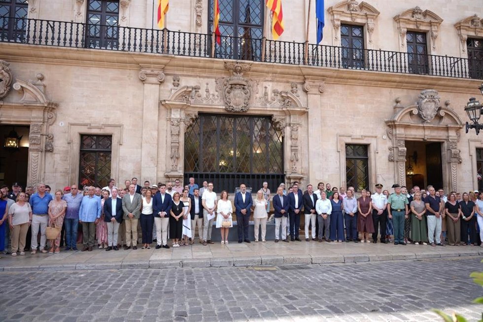 El Ayuntamiento de Palma guarda un minuto de silencio en memoria de Miguel Ángel Blanco