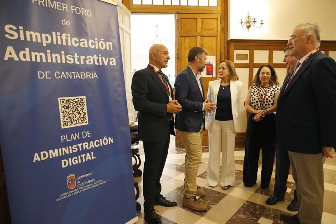 La consejera de Presidencia, Justicia, Seguridad y Simplificación Administrativa, Isabel Urrutia, inaugura la III edición del Encuentro 'Simplificación Administrativa: retos y logros conseguidos'.