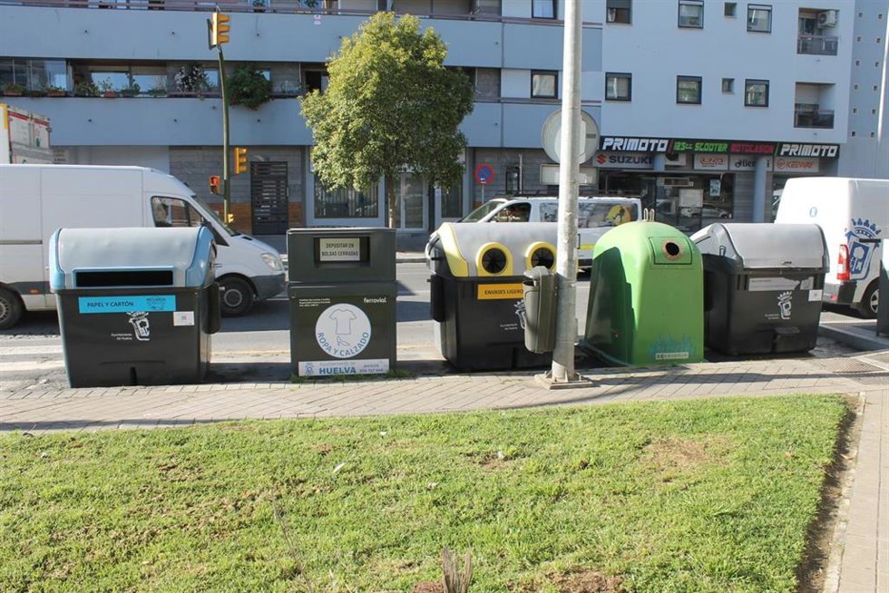 Contenedores de reciclaje en Huelva.