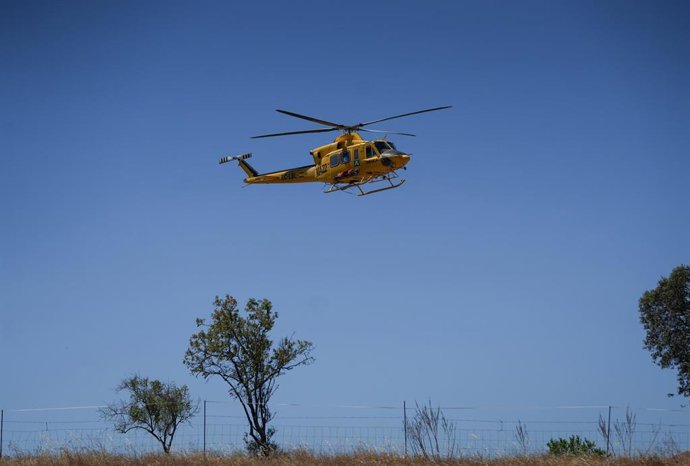 Archivo - Un helicóptero del Infoca.