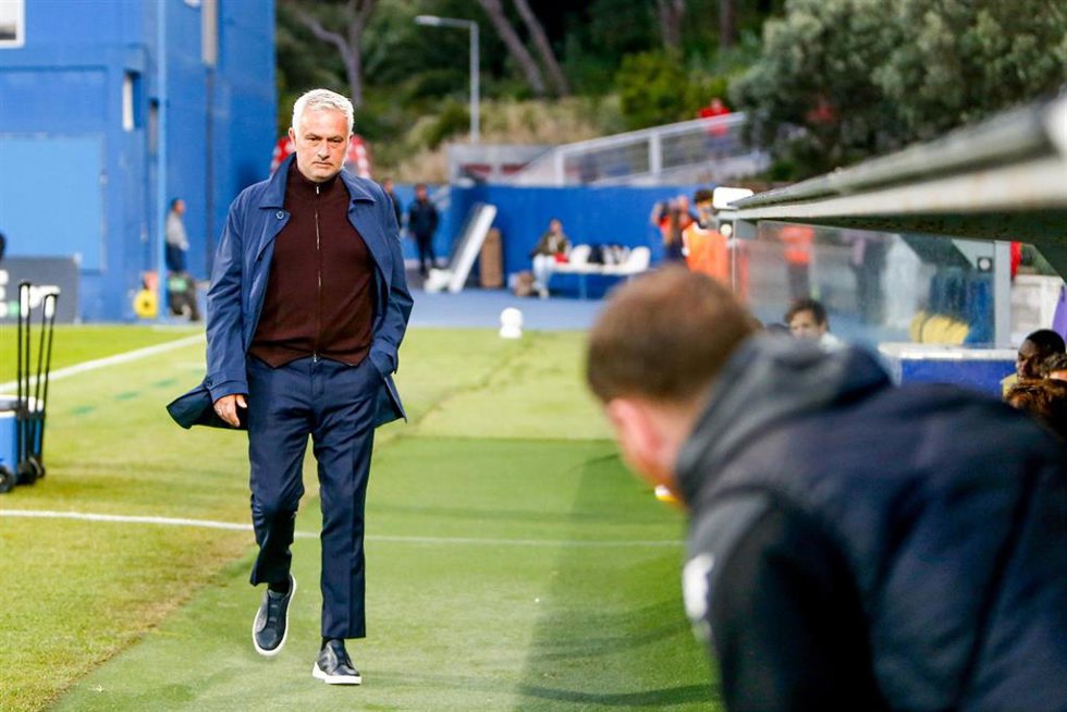 Archivo - El técnico portugués José Mourinho, en el Estadio Antonio Coimbra da Mota, como entrenador del SL Benfica.
