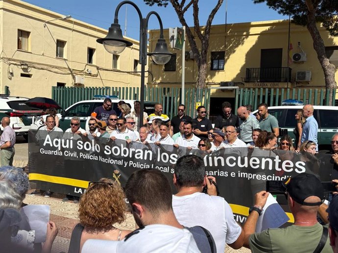 Asociaciones de la Guardia Civil en la concentración convocada para el lunes, 13 de julio.
